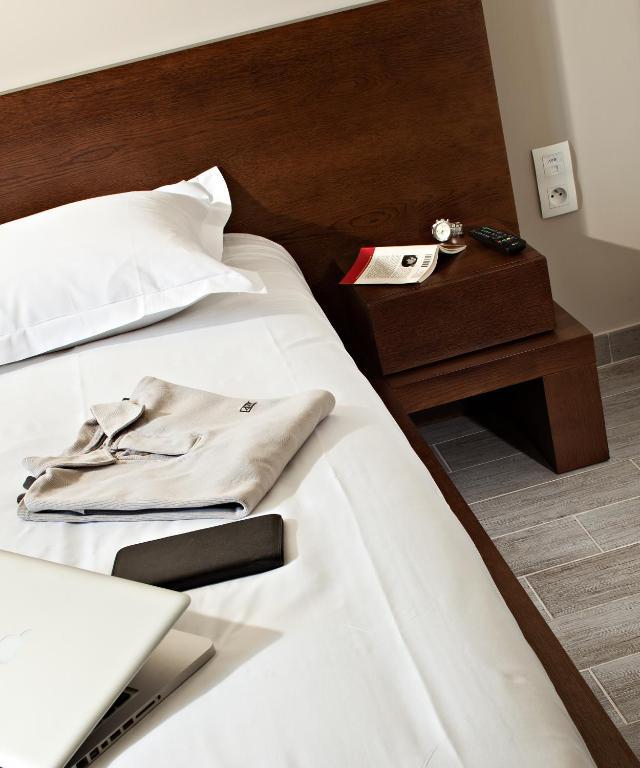 Hotel Le Ya'Tis Saint-Laurent-des-Arbres Habitación foto