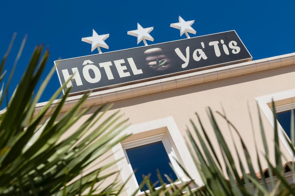 Hotel Le Ya'Tis Saint-Laurent-des-Arbres Exterior foto