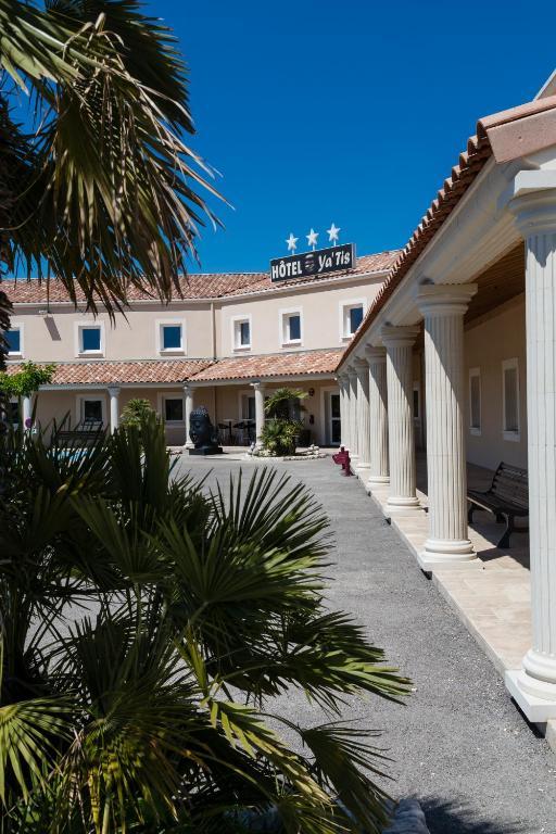 Hotel Le Ya'Tis Saint-Laurent-des-Arbres Exterior foto